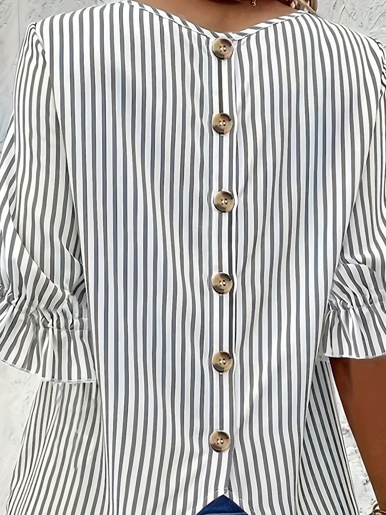 Blusa Feminina Elegante Listrada com Botões nas Costas